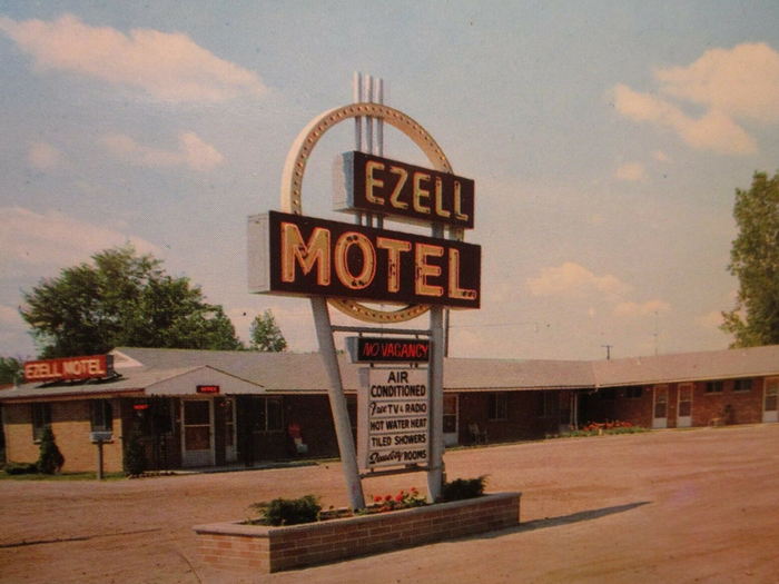 Ezell Motel - Old Postcard View (newer photo)